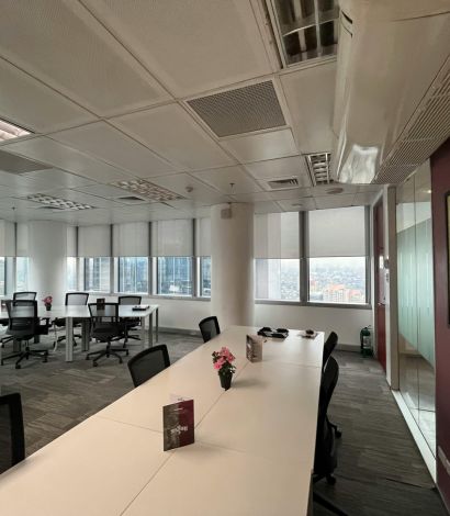 modern 12 seater private office setup